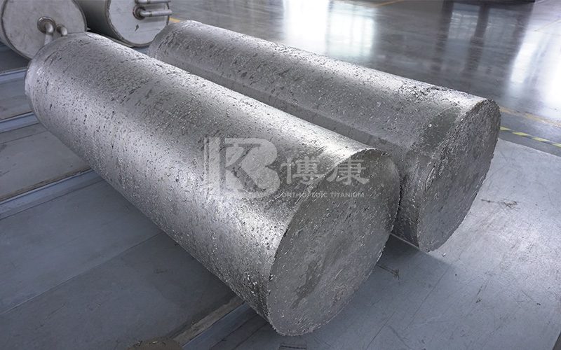 Quae sunt differentiae inter titanium mixturae admixtionis et tabellarum titanium?